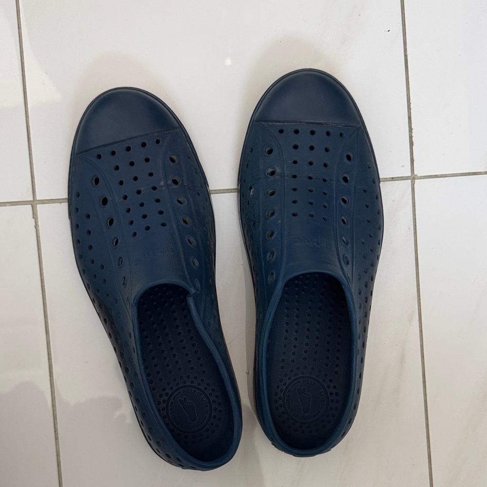 Boys Natives size junior 4